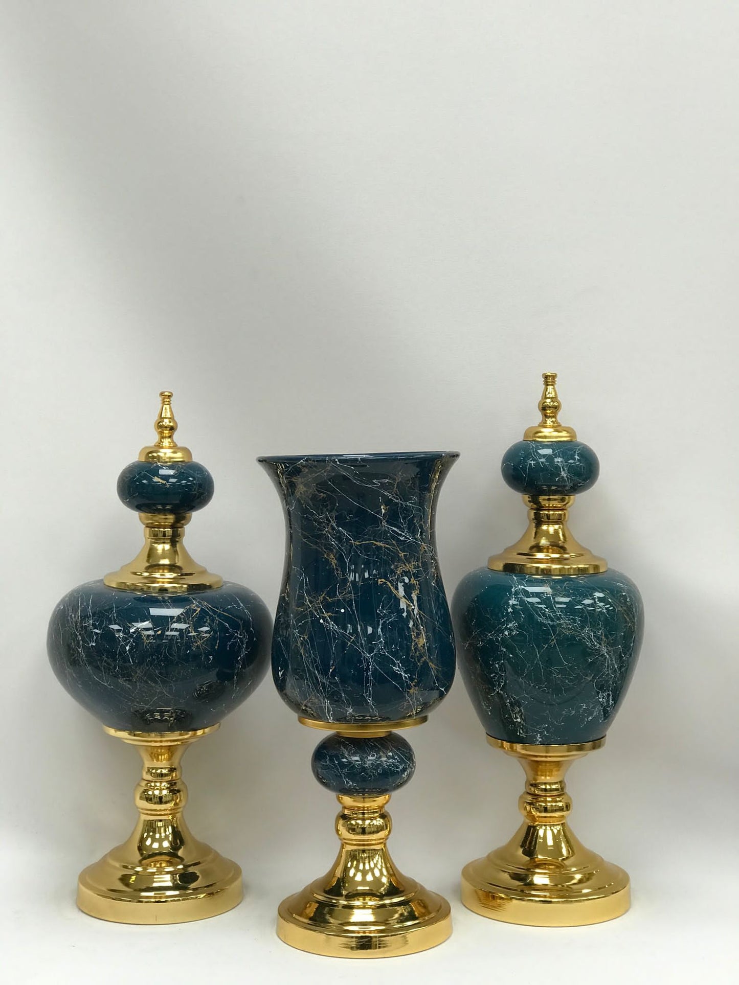 G-VEFT401 3-1 White and Gold Decorative Jar Set.