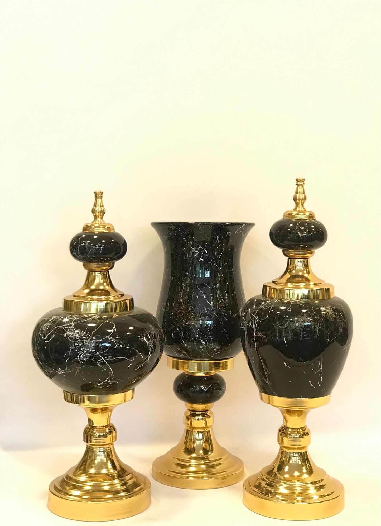 G-VEFT401 3-1 White and Gold Decorative Jar Set.