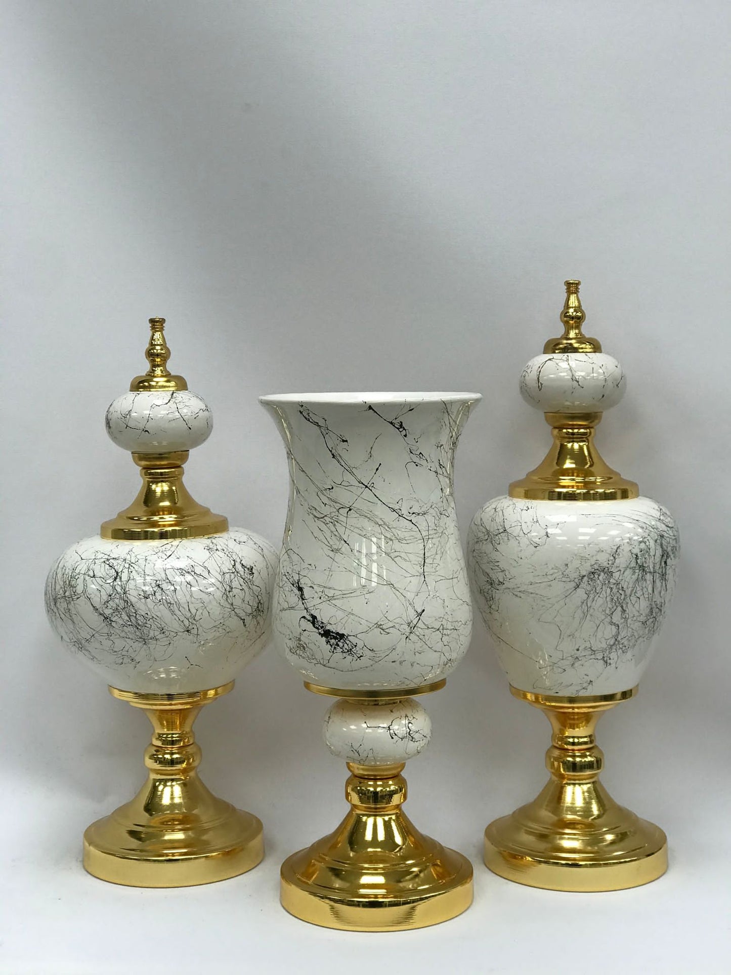 G-VEFT401 3-1 White and Gold Decorative Jar Set.
