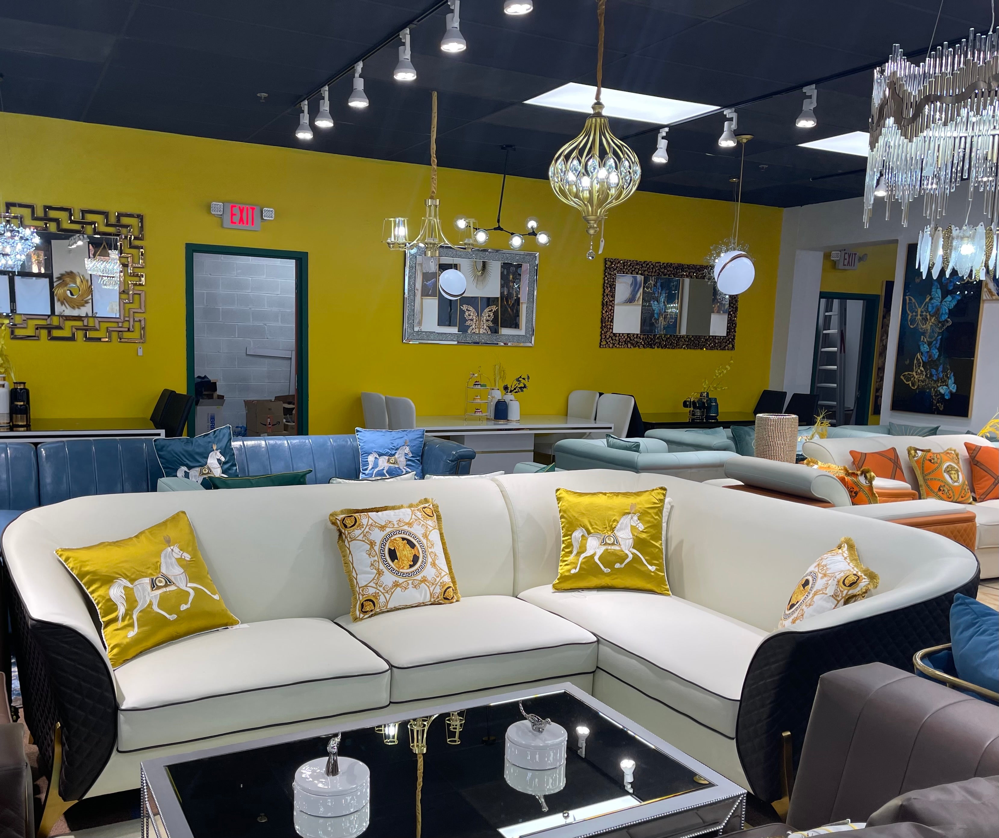 GG-Curvy Brown & Cream Modern Sectional Sofa - Image 7