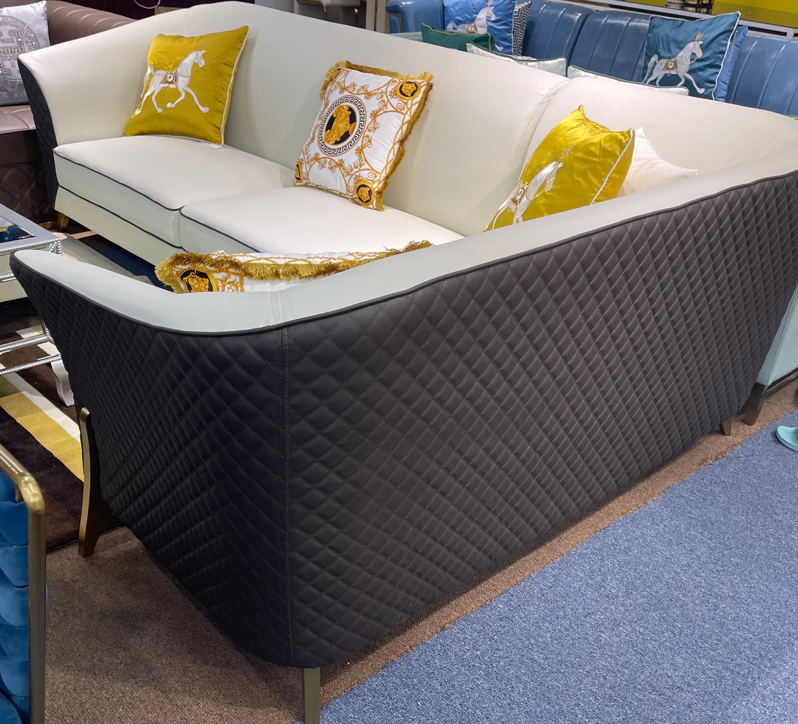 GG-Curvy Brown & Cream Modern Sectional Sofa - Image 8