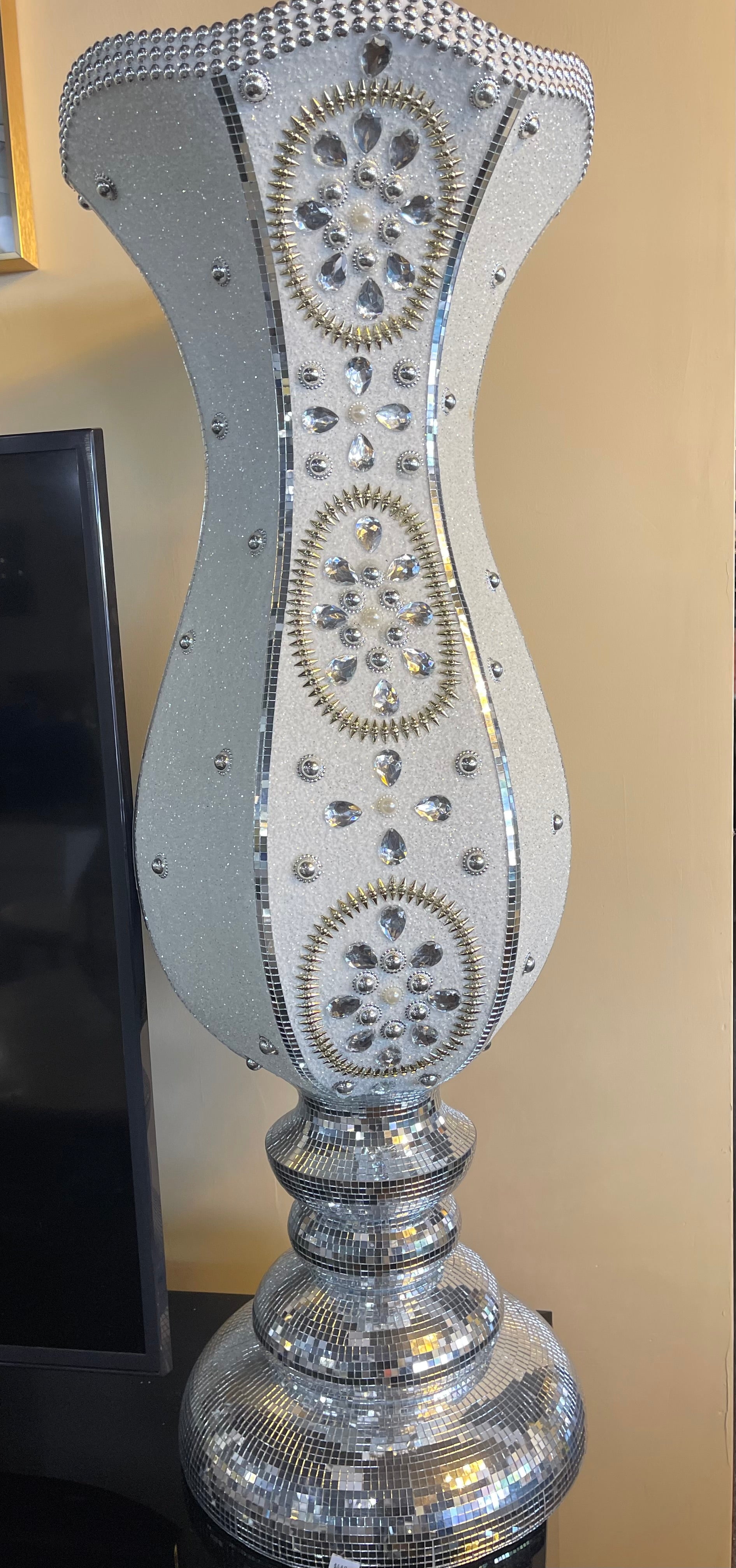 White Flower Vase Decor - Image 3