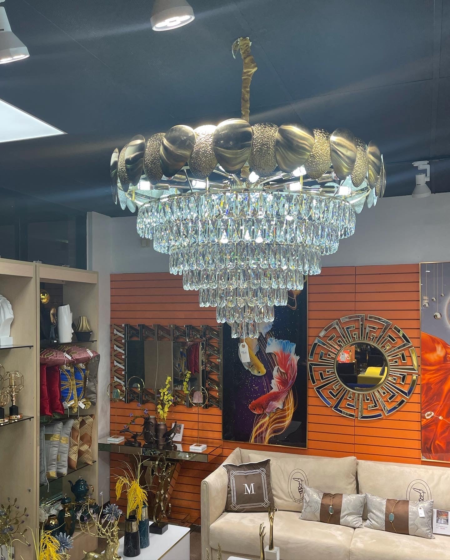 GOLDEN BRACE CRYSTAL CHANDELIER - Image 2
