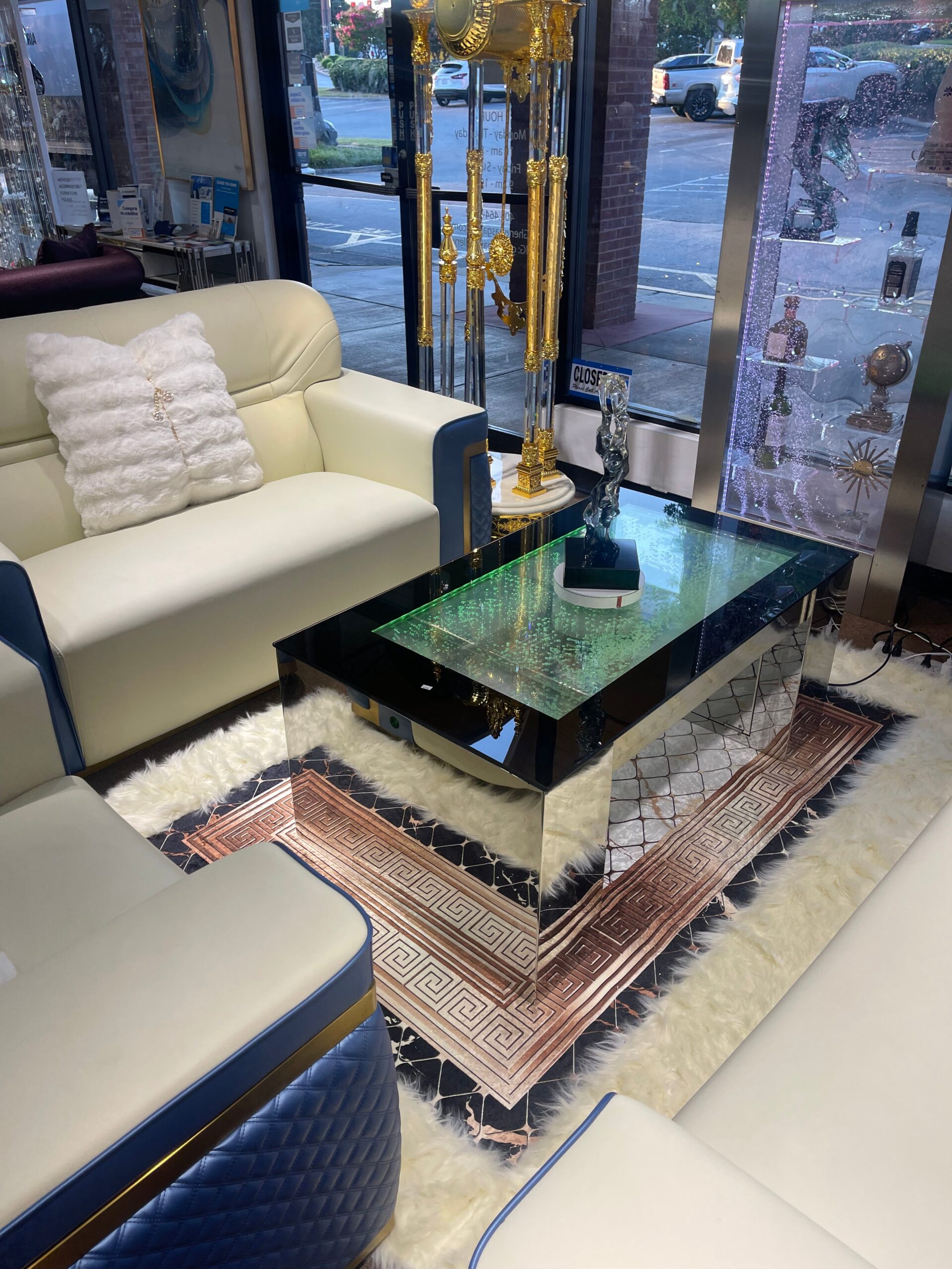GL- Blue & Cream Living Room Settee - Image 2
