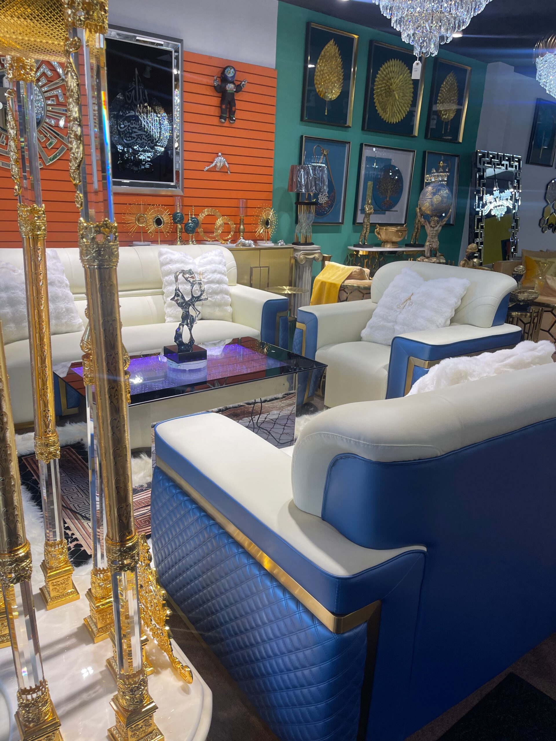 GL- Blue & Cream Living Room Settee - Image 3
