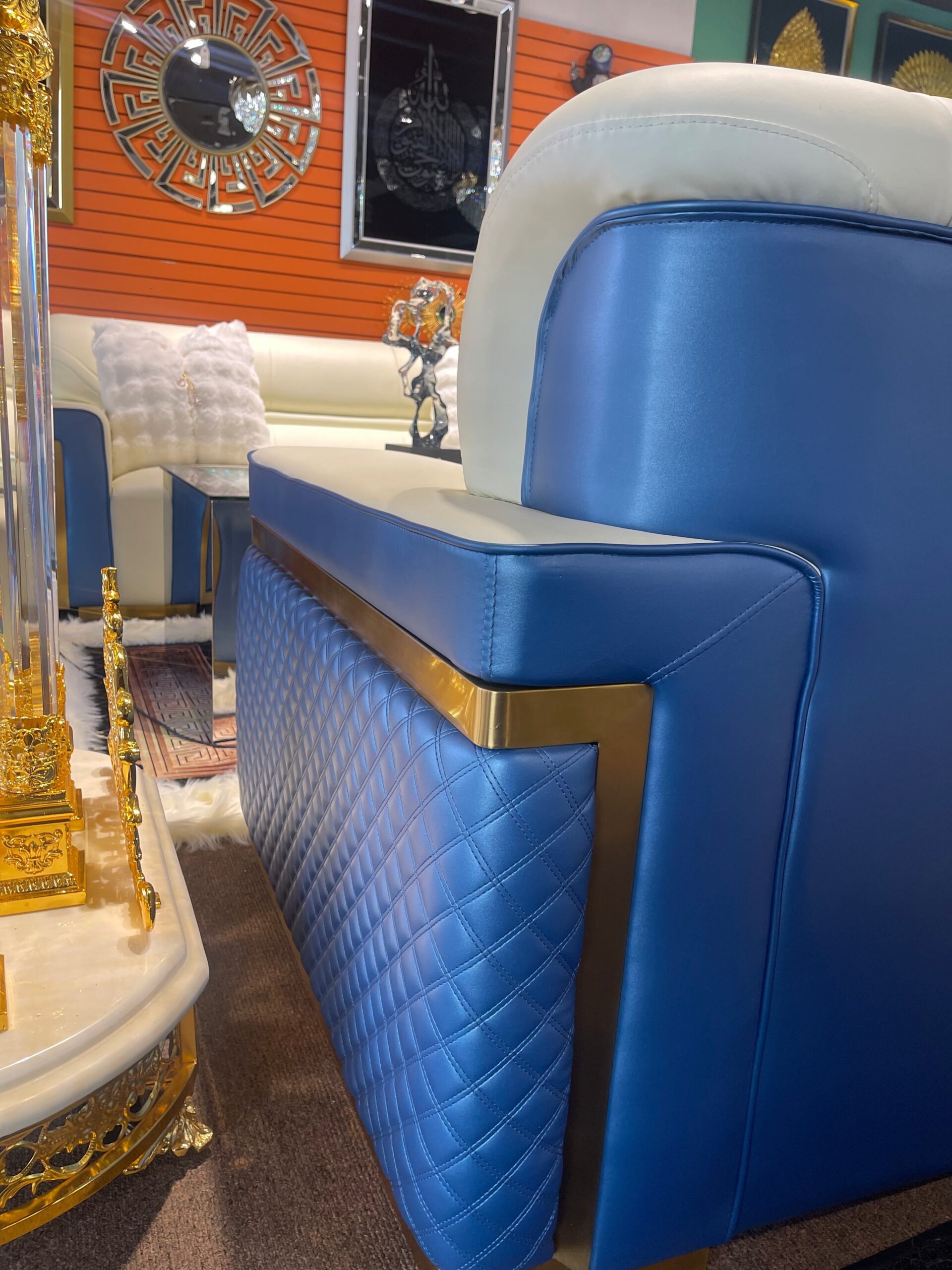GL- Blue & Cream Living Room Settee - Image 4