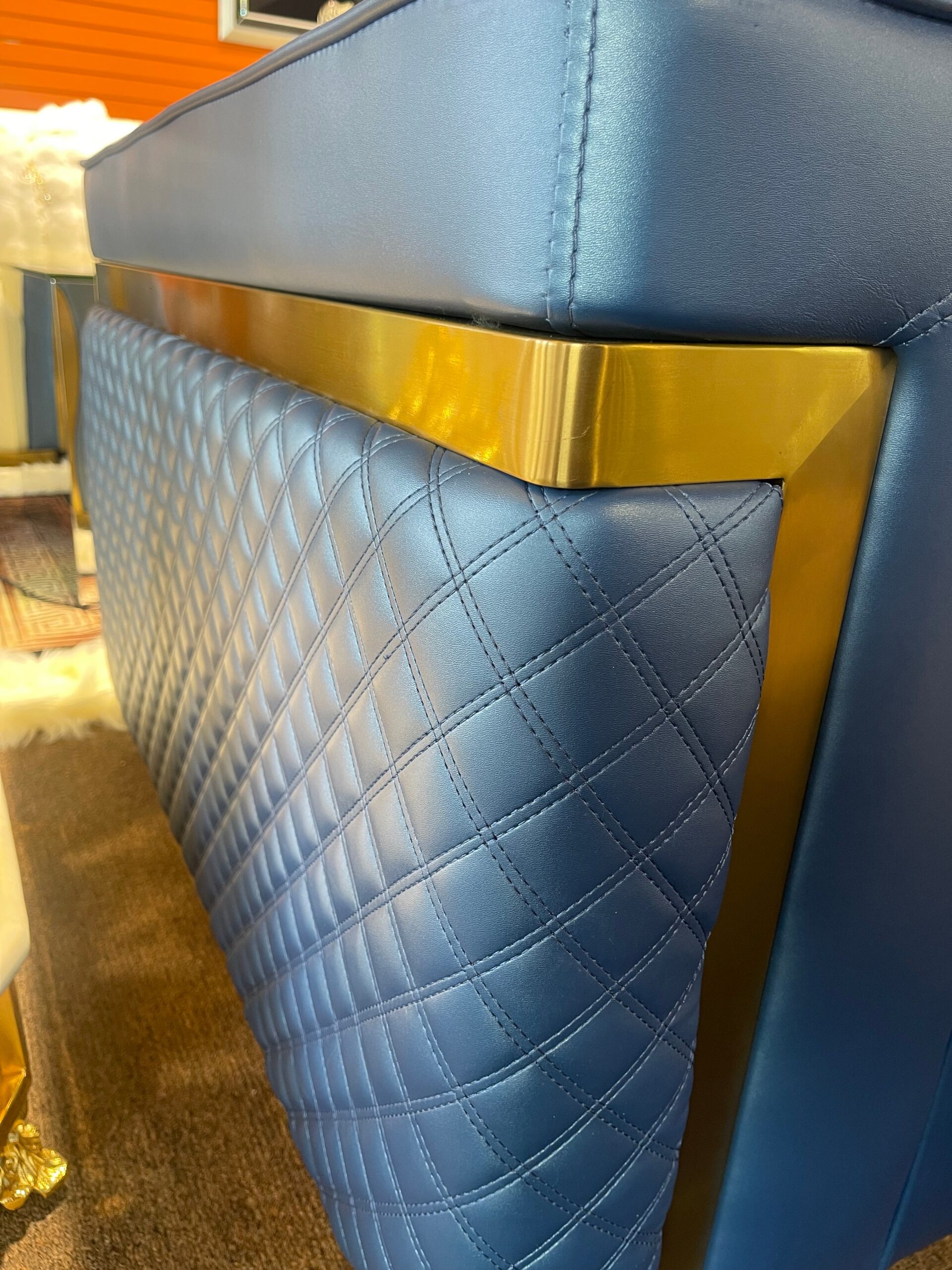 GL- Blue & Cream Living Room Settee - Image 5