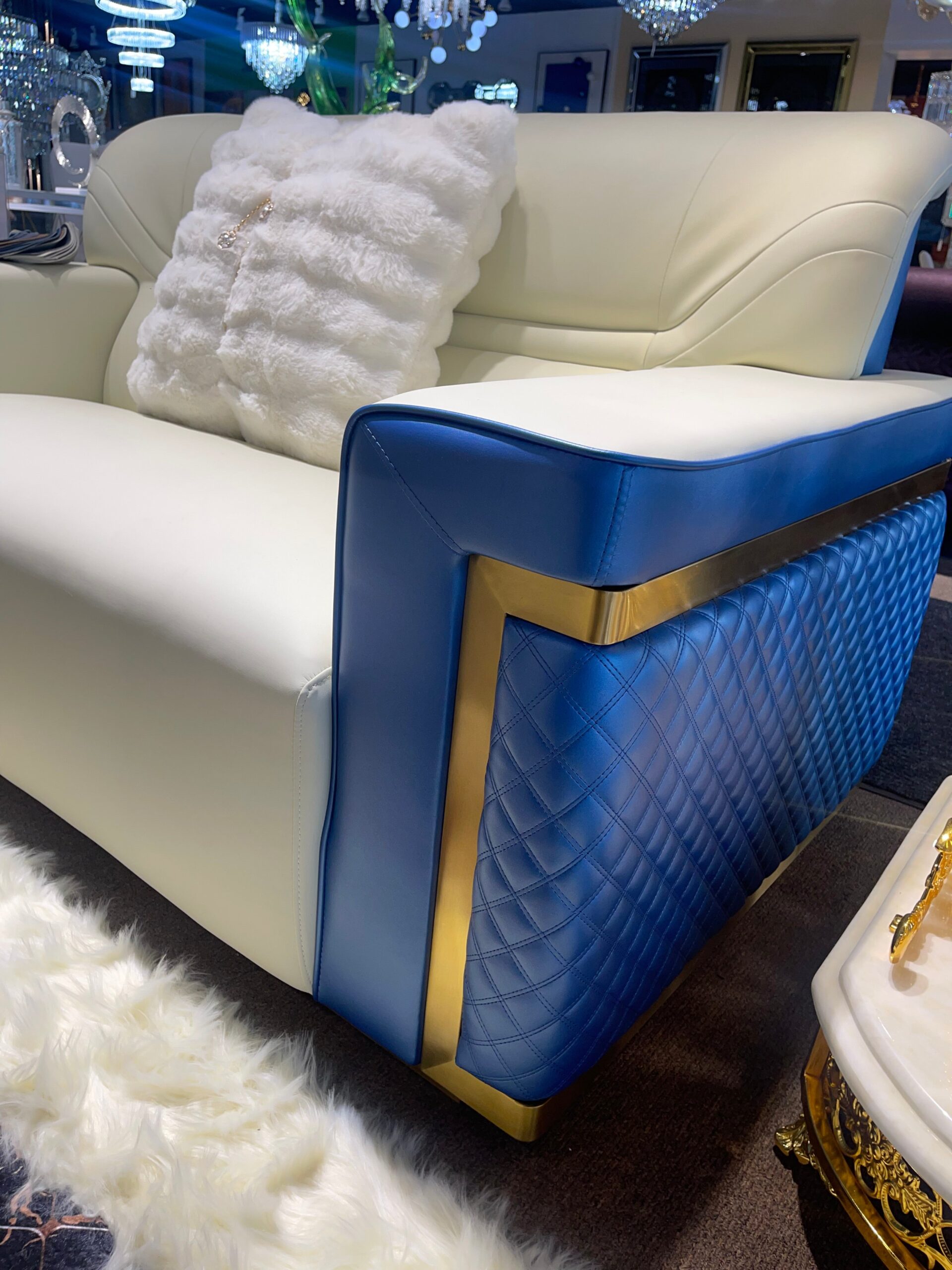 GL- Blue & Cream Living Room Settee - Image 7