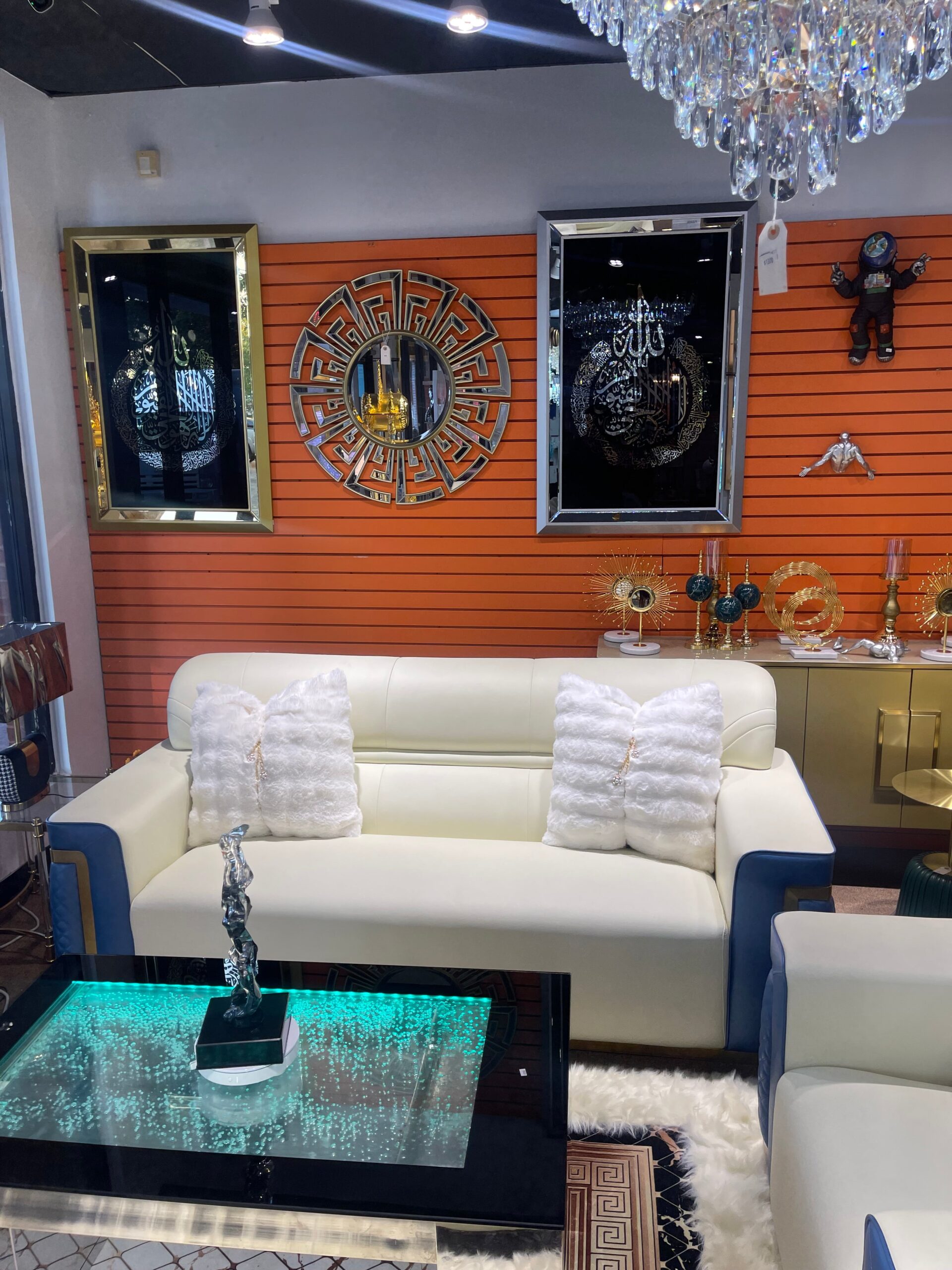 GL- Blue & Cream Living Room Settee - Image 9