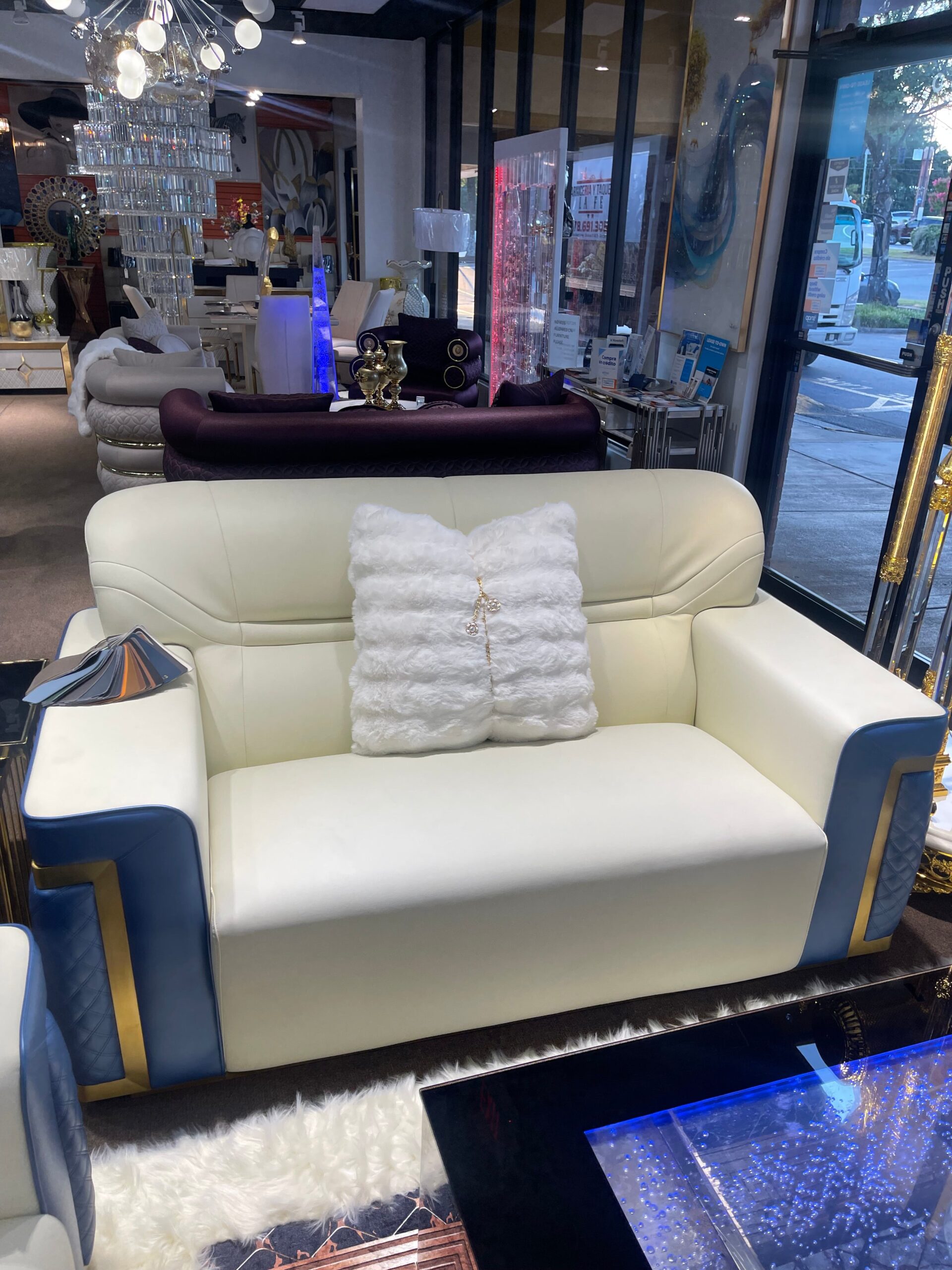 GL- Blue & Cream Living Room Settee - Image 10