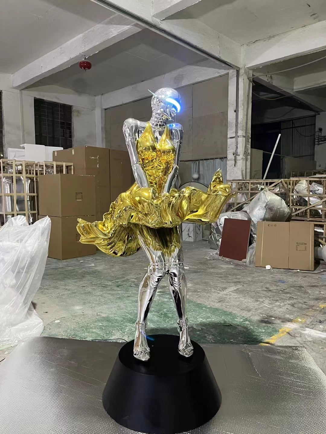 GS- Gold & Silver Exotic Futuristic Marvel LED female Sculpture - Image 3